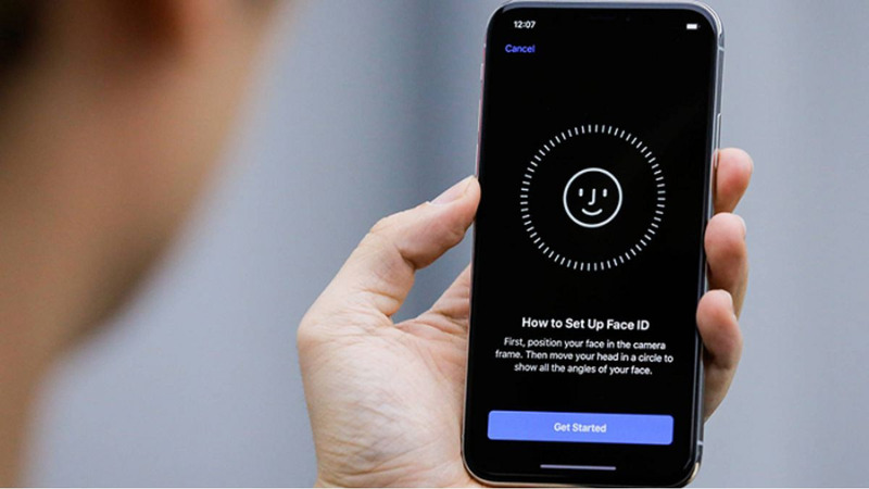 Một số nguyên nhân đơn giản có thể làm Face ID nhận kém, ví dụ kính cường lực che vùng tai thỏ